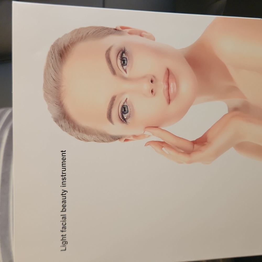 White LED Facial Mask - Picture 4 of 6